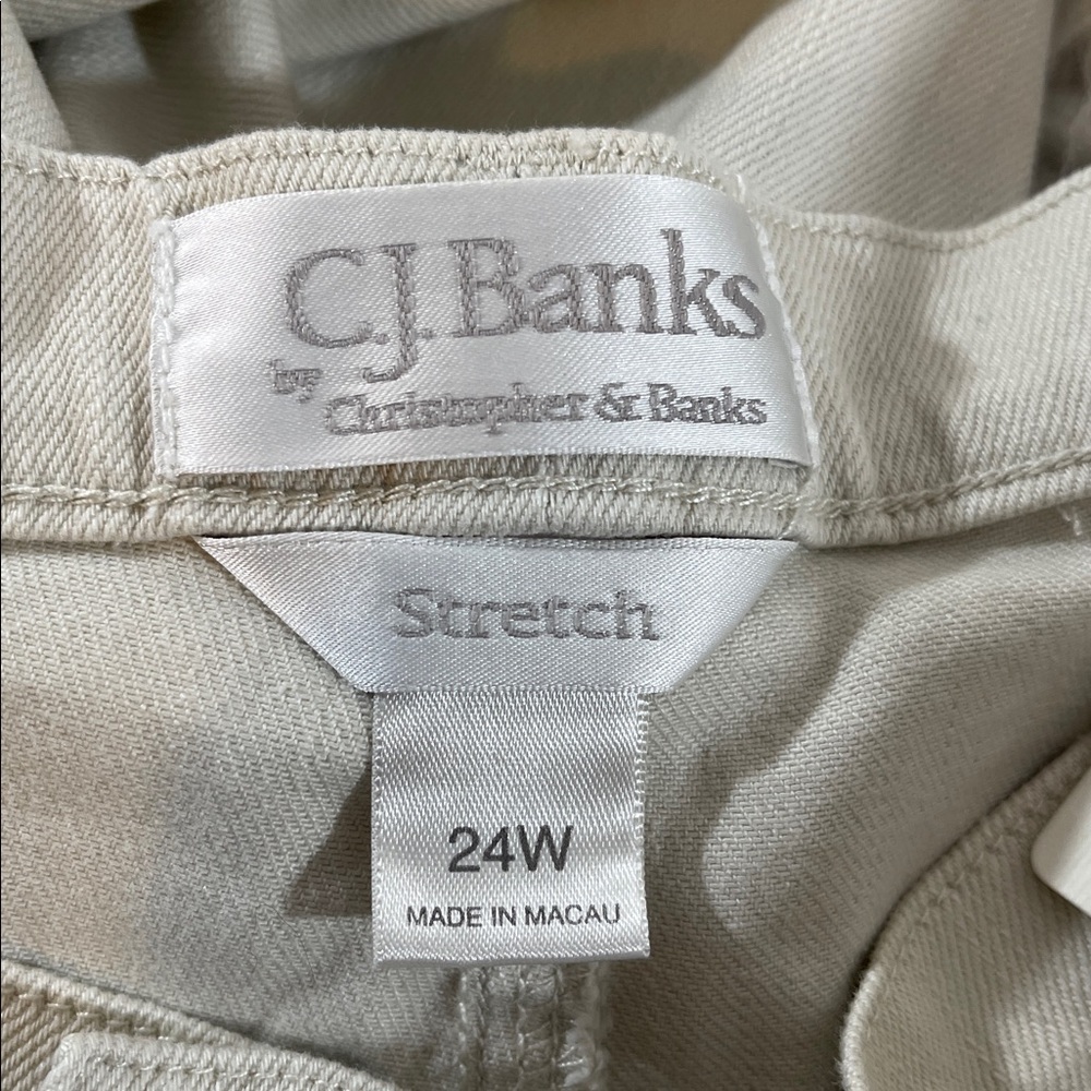 C.J. Banks by Christopher & Banks Cream Embroidered Stretch Capri Pants 24W NEW - Picture 7 of 10